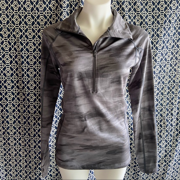 Under Armor Quarter Zip - Picture 1 of 5